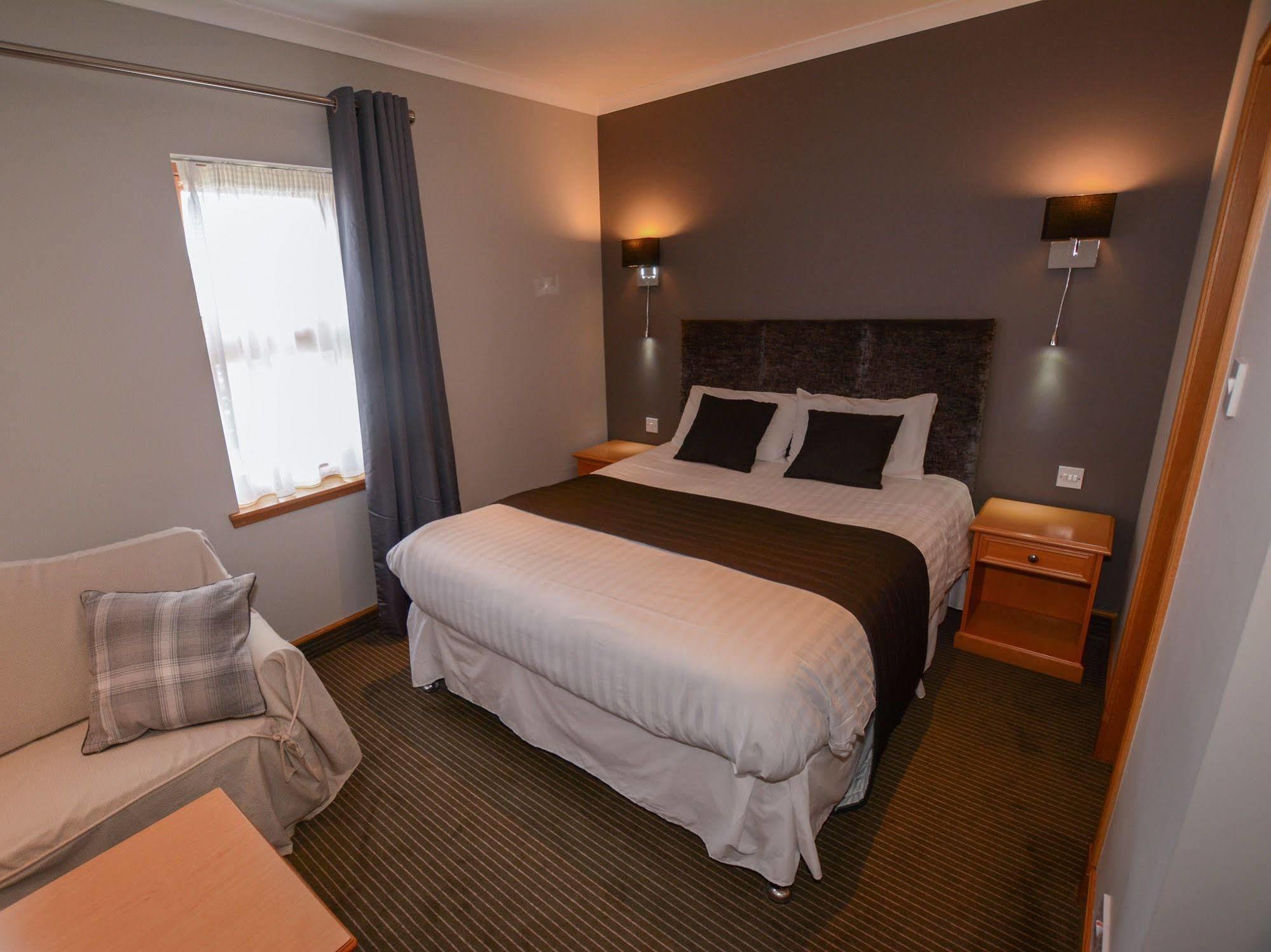 New Inn Hotel Ellon Exterior photo